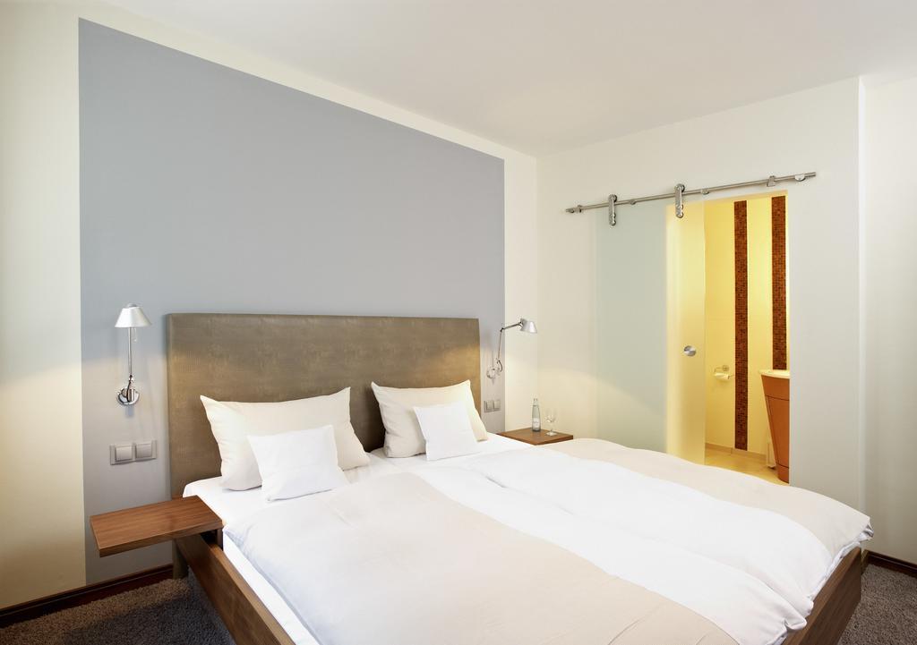 Hotel Am Helmwartsturm Andernach Rum bild