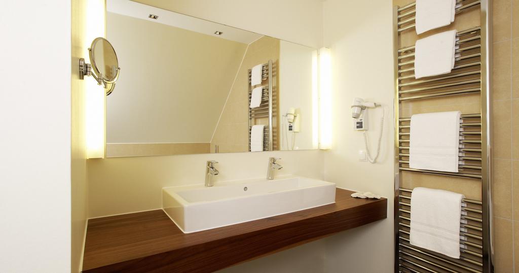 Hotel Am Helmwartsturm Andernach Rum bild