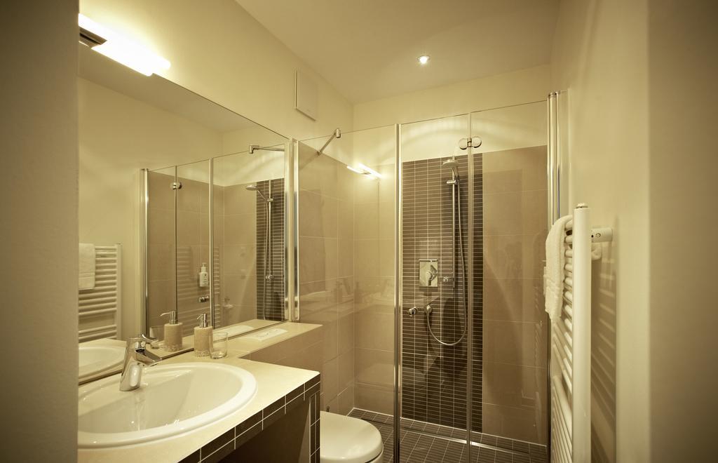 Hotel Am Helmwartsturm Andernach Rum bild