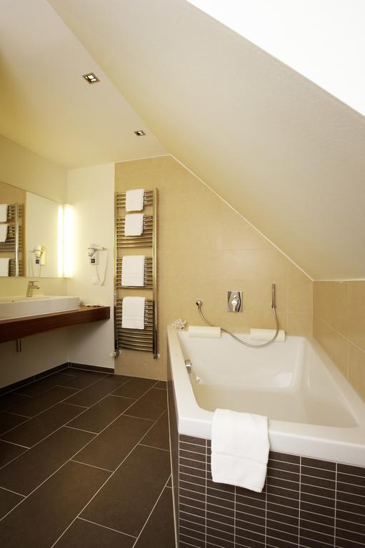 Hotel Am Helmwartsturm Andernach Rum bild
